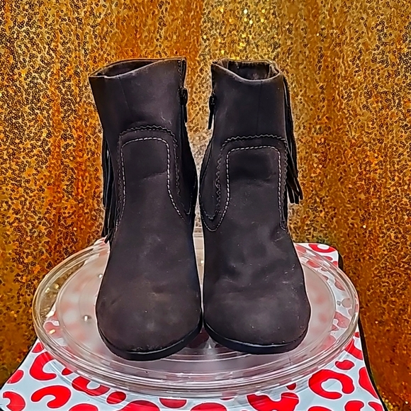 Crown Vintage Shoes - D Like New Chocolate Brown Crown Vintage Brown Booties w Fringe